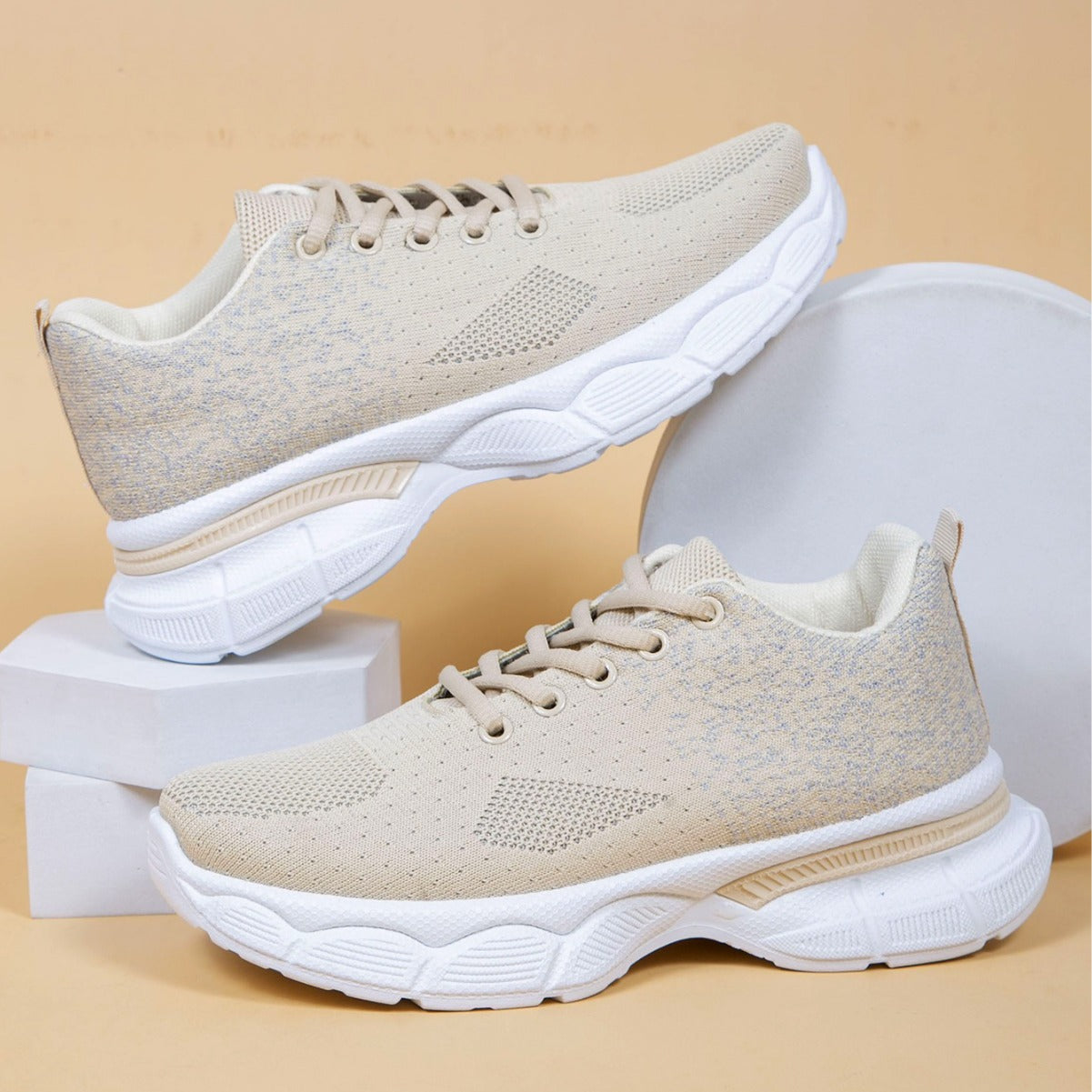 Women's Sports Shoes Breathable Soft Sole Ultra-light Running Shoes Versatile Mesh Casual Running Shoes Travel Shoes