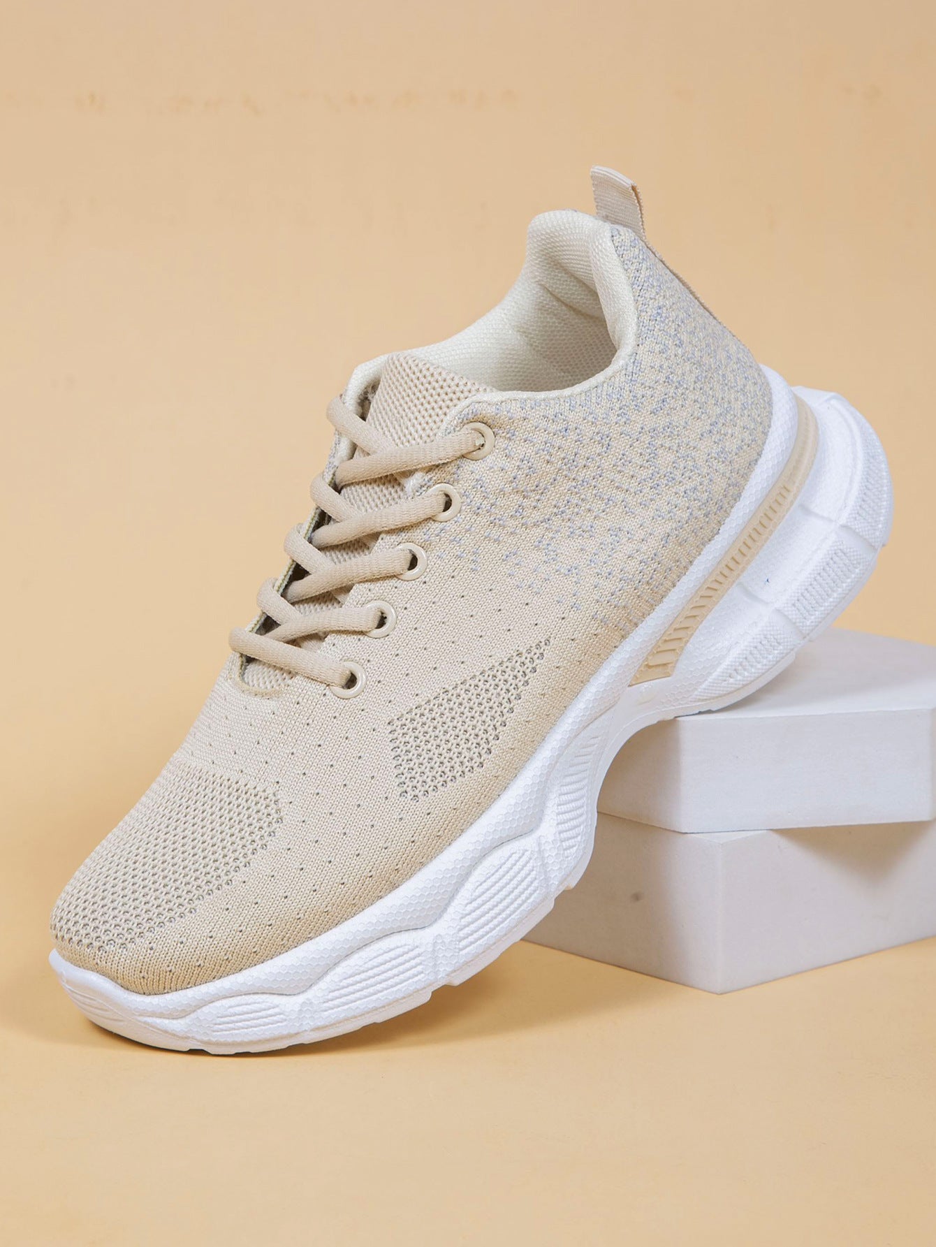 Women's Sports Shoes Breathable Soft Sole Ultra-light Running Shoes Versatile Mesh Casual Running Shoes Travel Shoes